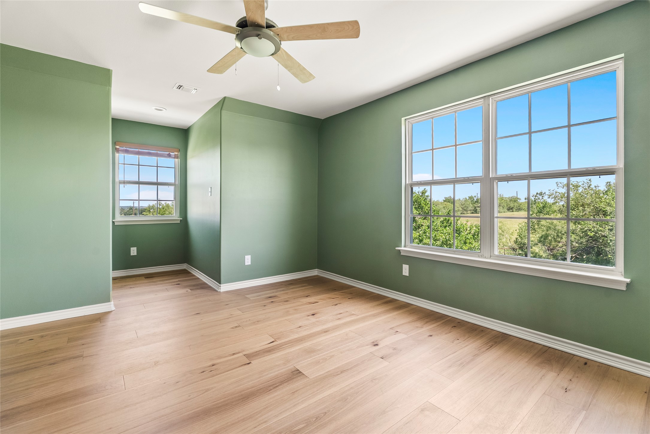 928 Upper Elgin River Road Elgin, TX 78621 - Photo 27 of 40 Spacious room featuring light wood-finish flooring, a ceiling fan, recessed lighting, and multiple windows.