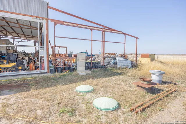 $487,367 | 6915 Farm To Market 2200, Yancey, TX 78886