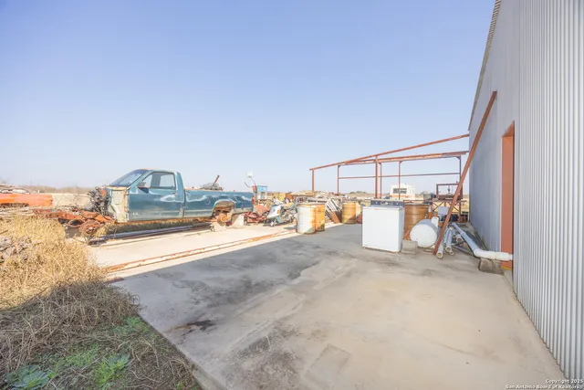 $487,367 | 6915 Farm To Market 2200, Yancey, TX 78886