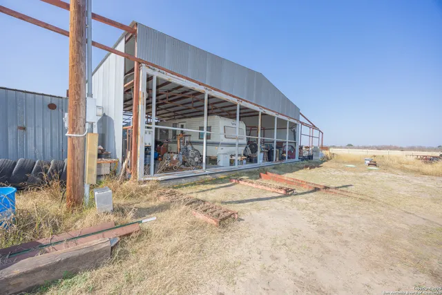 $487,367 | 6915 Farm To Market 2200, Yancey, TX 78886