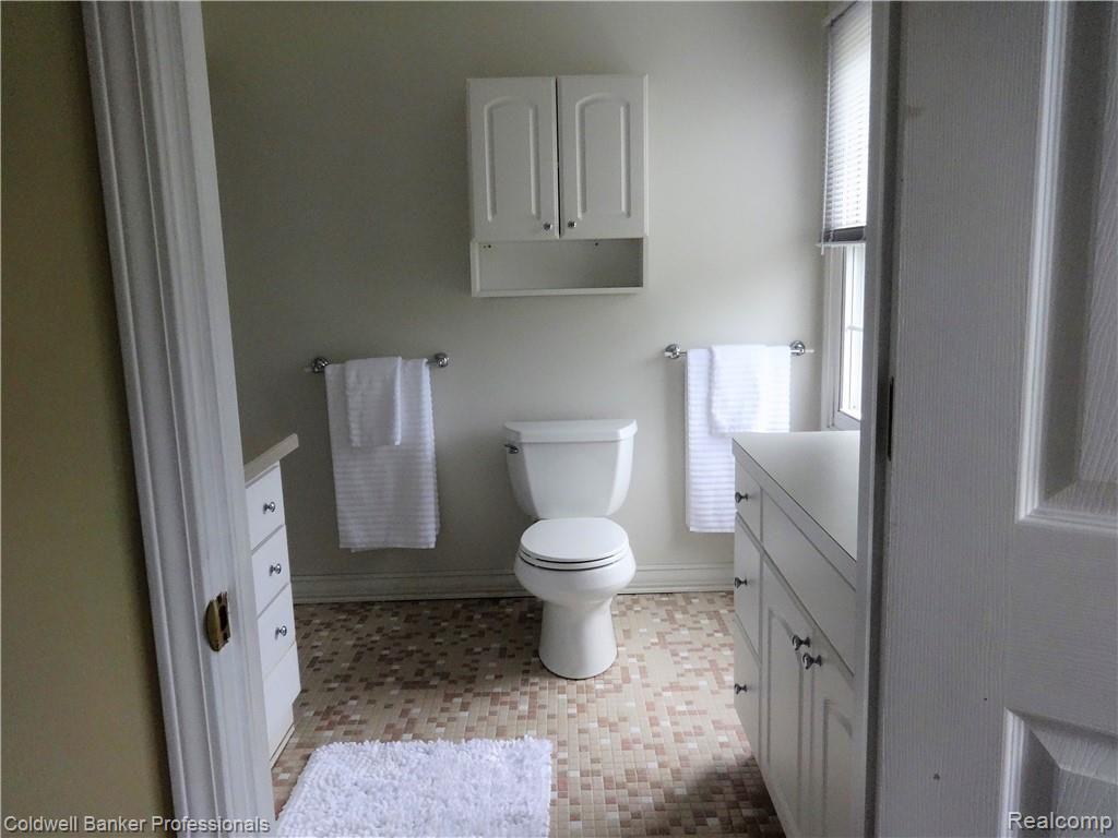 5065 Aintree Court Rochester, MI 48306 - Photo 35 of 59 5065 Aintree Ct__Updated Master bath