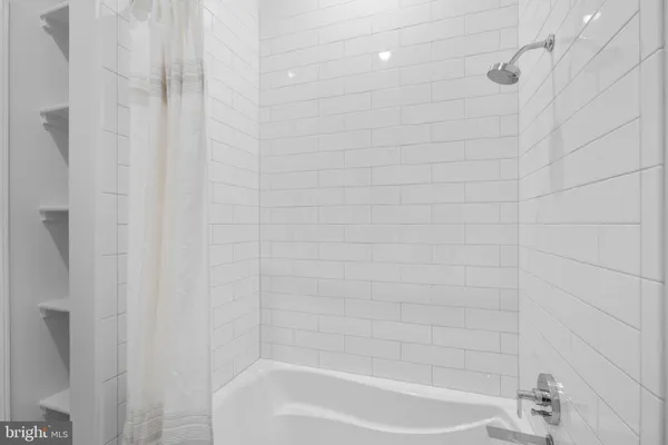 $659,999 | 300 8th Street Northeast, Unit 102, Washington, DC 20002