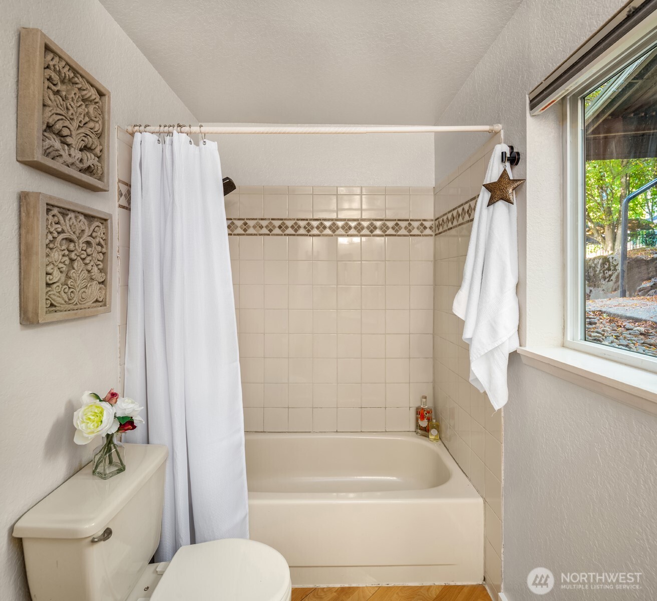 12014 98th Avenue Northeast, Unit 101 Kirkland, WA 98034 - Photo 22 of 33 a bathroom with a bathtub and a shower