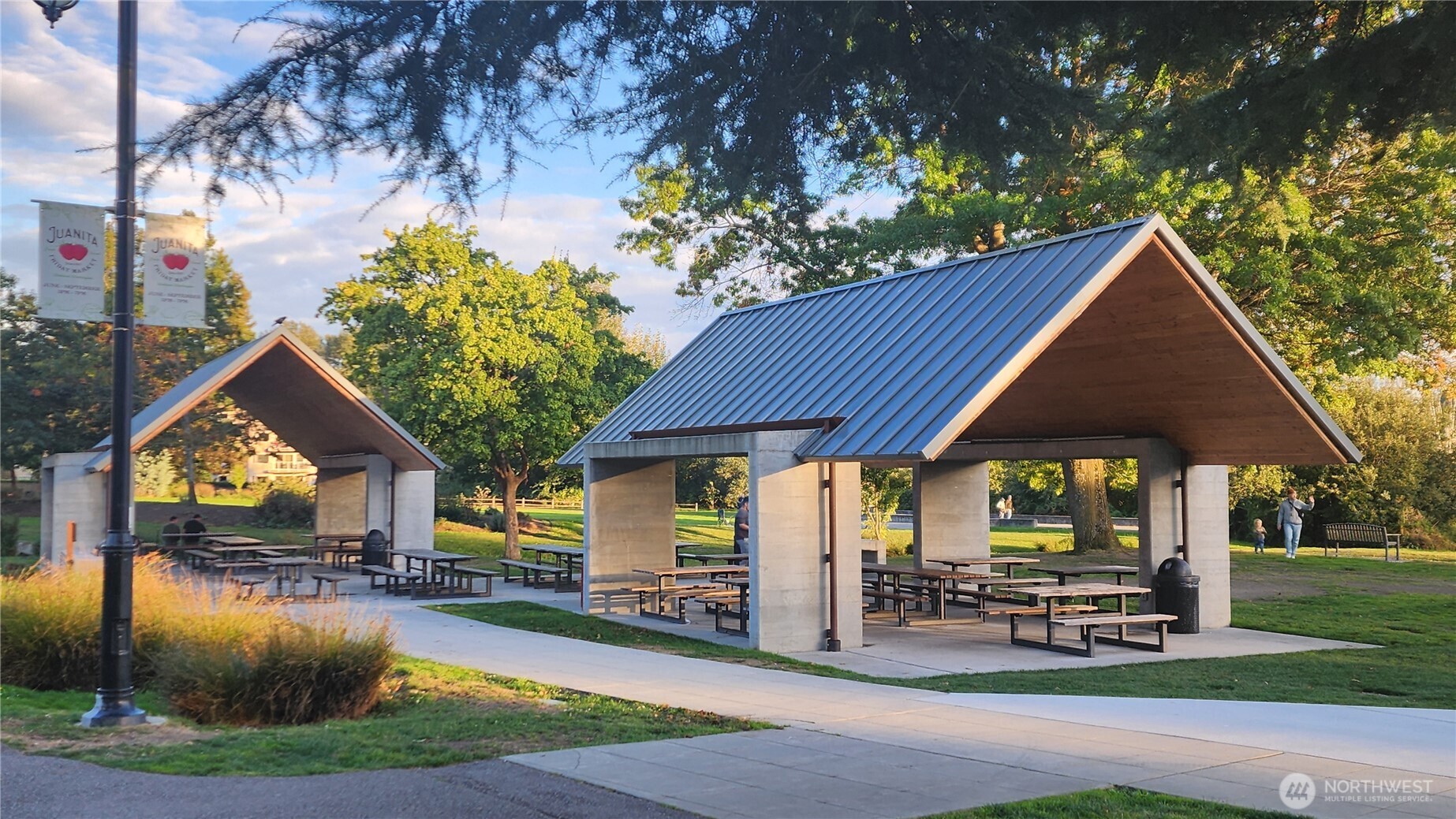 12014 98th Avenue Northeast, Unit 101 Kirkland, WA 98034 - Photo 5 of 33 a front view of a house with garden