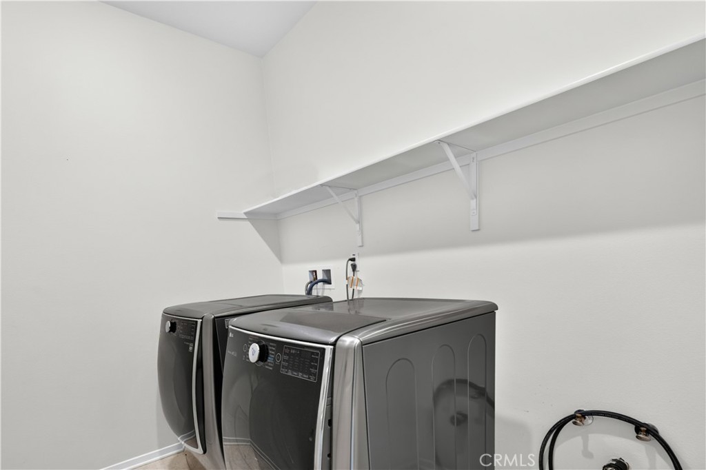 30598 Cricket Road Murrieta, CA 92563 - Photo 44 of 59 Upstairs laundry