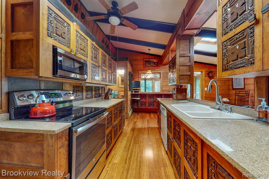 5810 Cobb Creek Road Rochester, MI 48306 - Photo 12 of 58