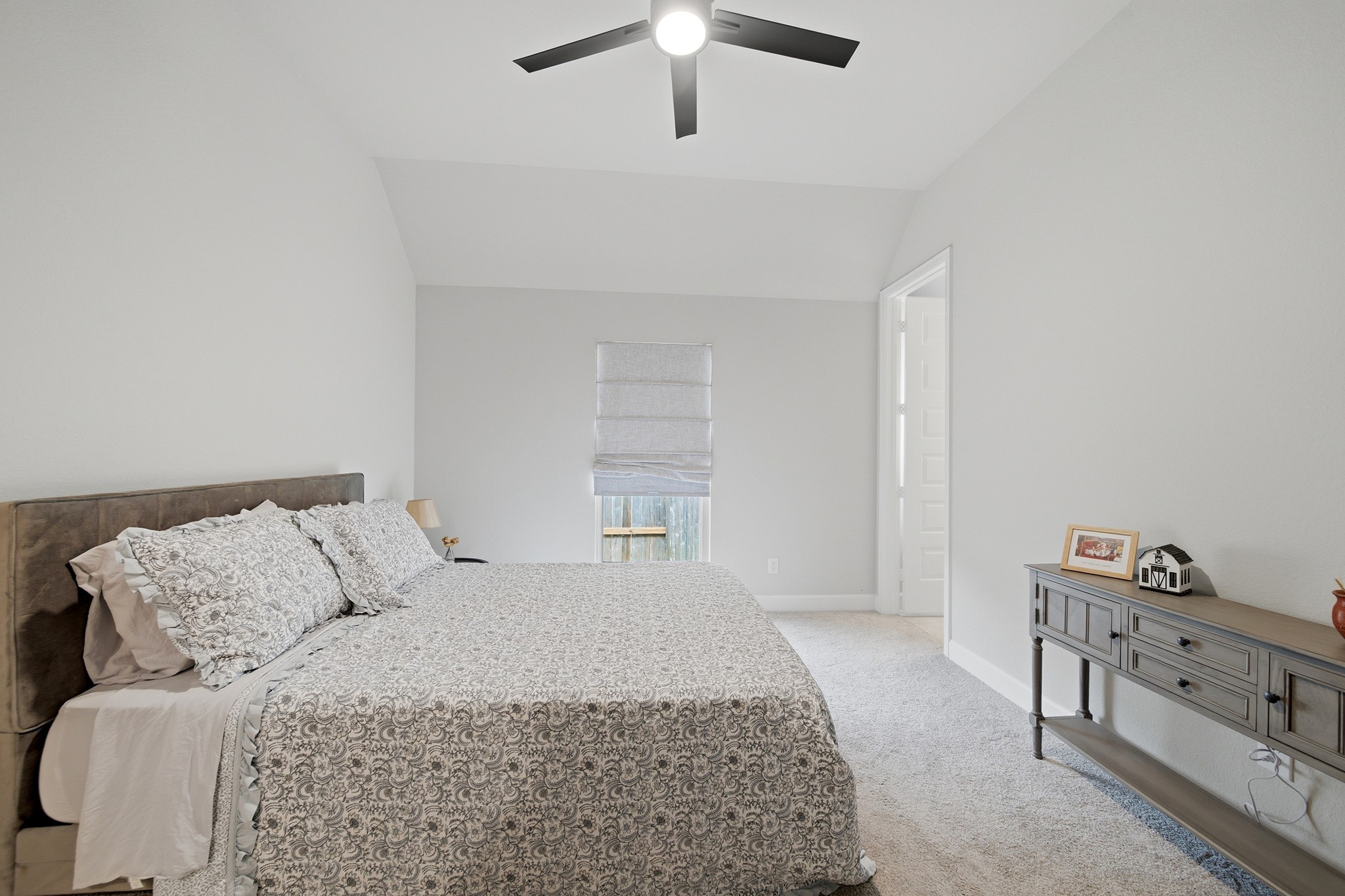 218 Wooded Rill Court Conroe, TX 77318 - Photo 38 of 50 Bedroom w Ceiling Fan