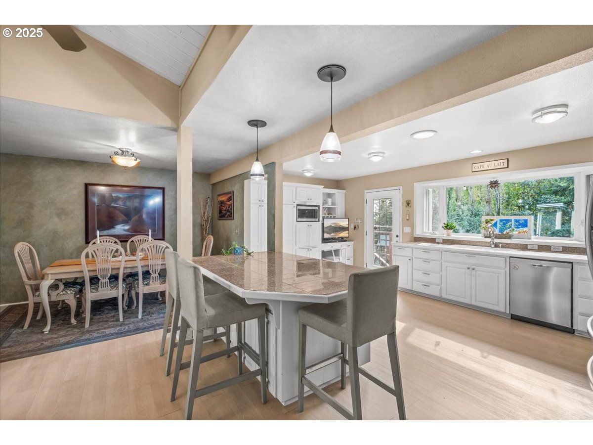 14925 Southwest 133rd Avenue Portland, OR 97224 - Photo 12 of 48