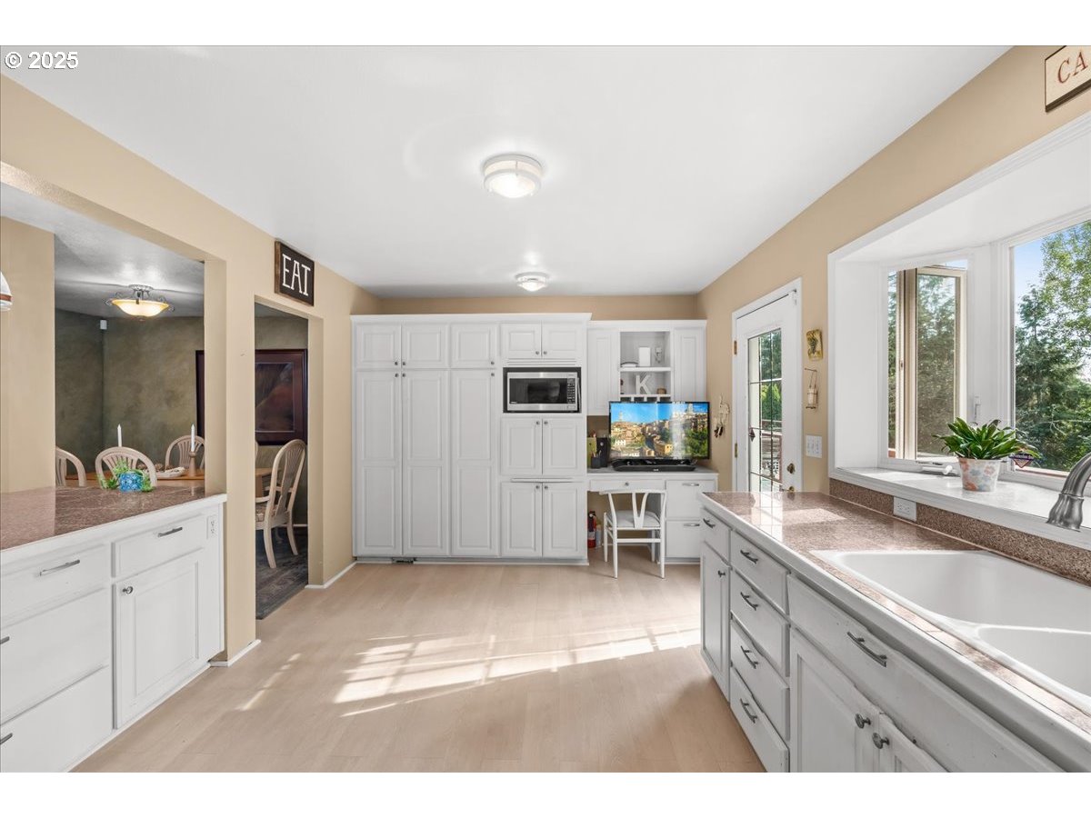14925 Southwest 133rd Avenue Portland, OR 97224 - Photo 14 of 48