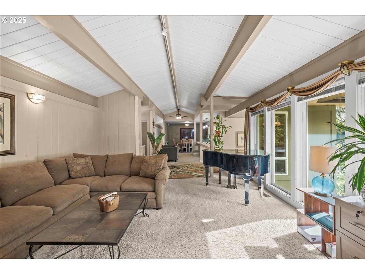 14925 Southwest 133rd Avenue Portland, OR 97224 - Photo 10 of 48