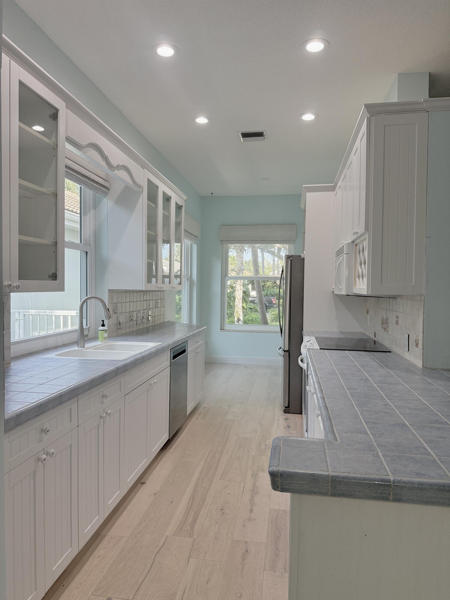 198 Hampton Circle Jupiter, FL 33458 - Photo 10 of 19 Kitchen
