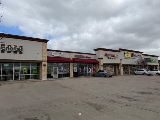 2736 Cedardale Road Lancaster, TX 75241 - Photo 7 of 9 Nearby shopping strip