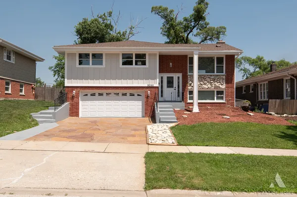 $450,000 | 9050 West 93rd Street, Hickory Hills, IL 60457