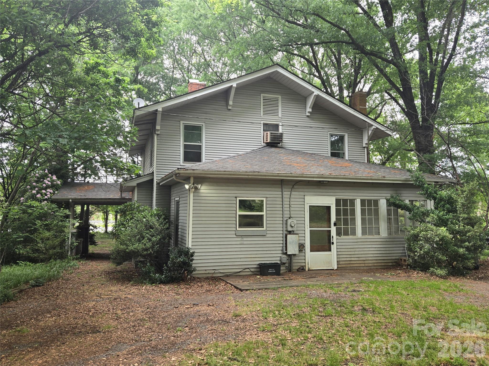 804 Emmanuel Church Road Conover, NC 28613 - Photo 4 of 36 a front view of a house with a garden