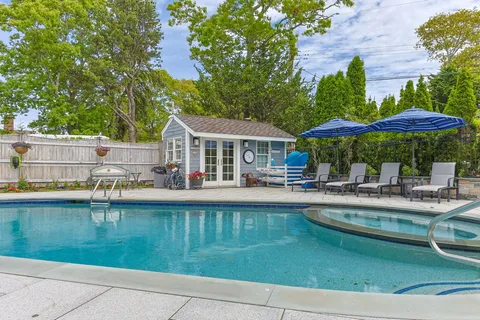 $6,450,000 | 8 Bowsprit Point, Mashpee, MA 02649