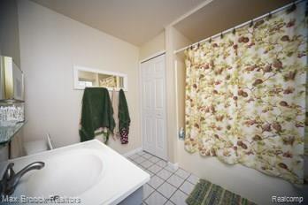 9835 Allen Road Clarkston, MI 48348 - Photo 18 of 35 Full Bathroom with tub and shower Bedroom 2
