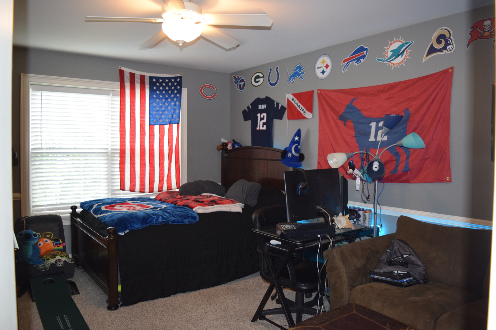 3003 Wayland Avenue Elgin, IL 60124 - Photo 16 of 32 a bedroom with a bed and furniture