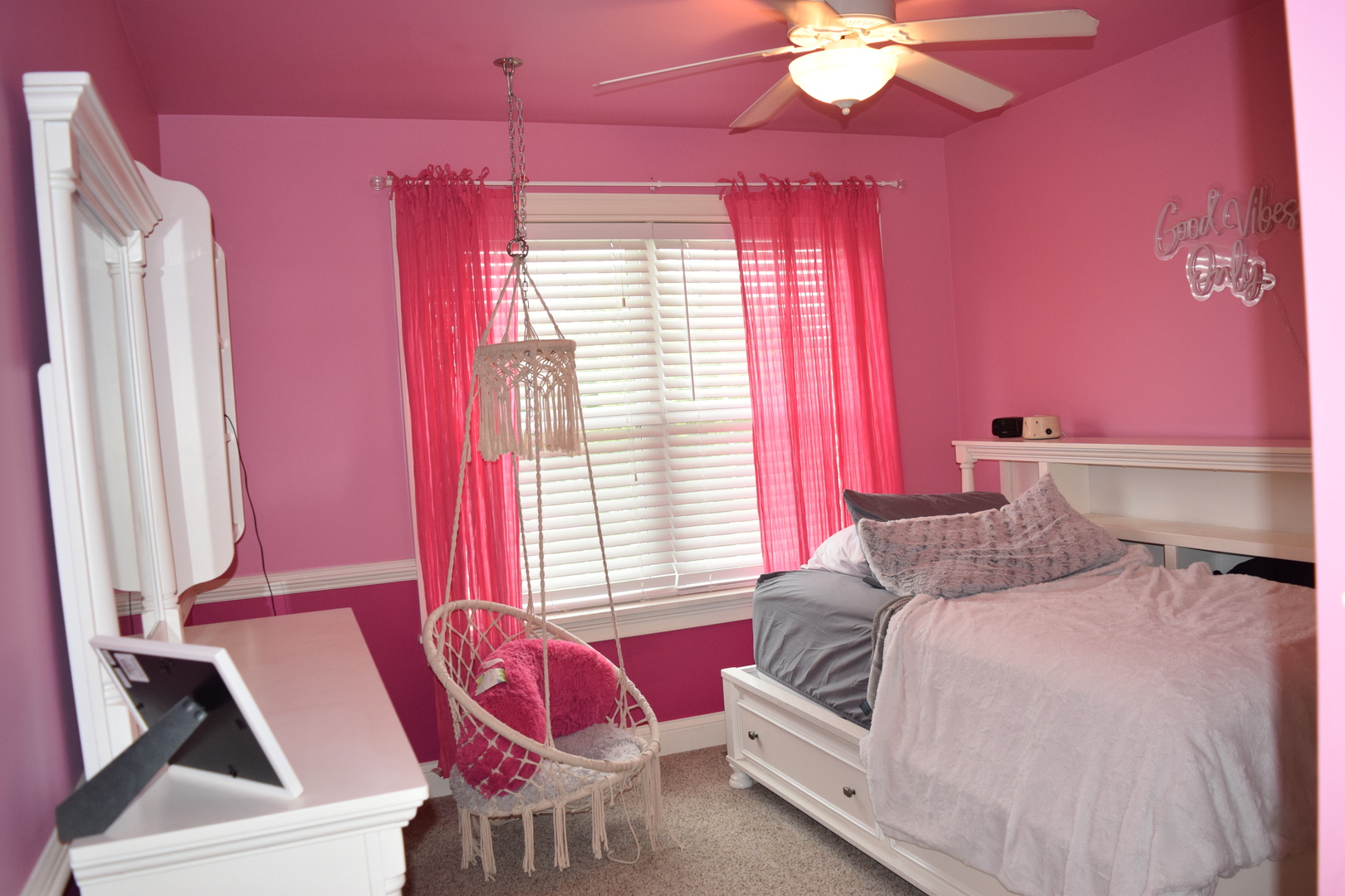 3003 Wayland Avenue Elgin, IL 60124 - Photo 18 of 32 a bedroom with a bed and a chandelier