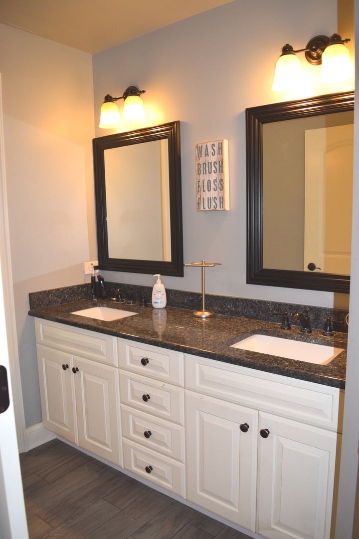 3003 Wayland Avenue Elgin, IL 60124 - Photo 23 of 32 a bathroom with a granite countertop sink and a mirror