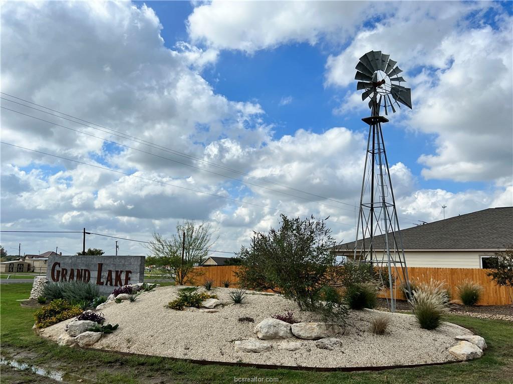 212 Orchard Cove Snook, TX 77879 - Photo 5 of 6 a view of a backyard