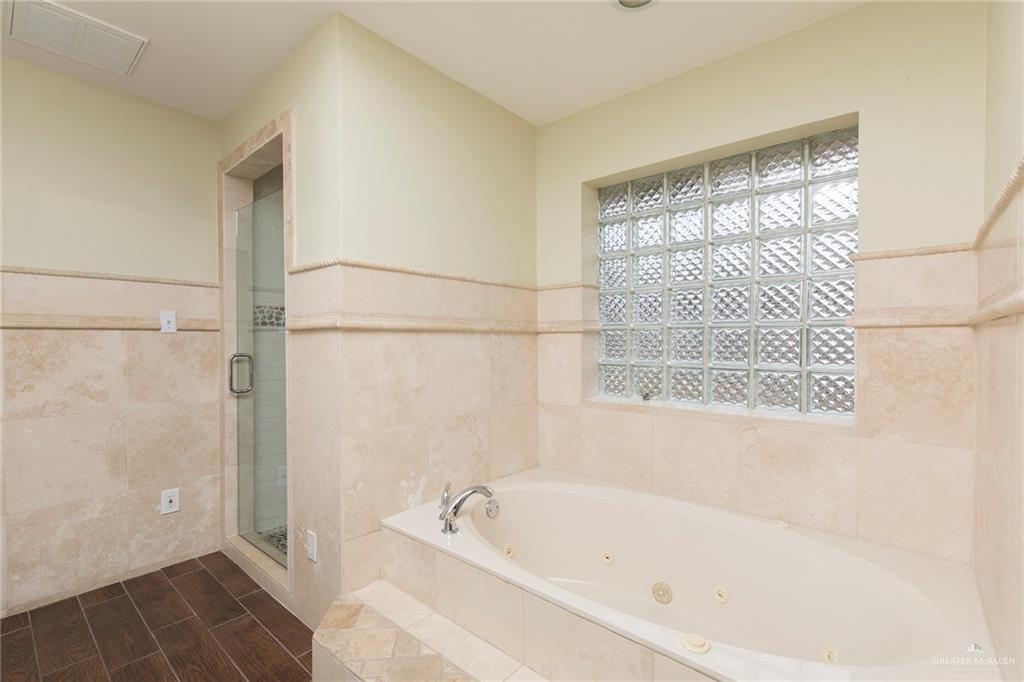 1902 Sundance Street Palmhurst, TX 78573 - Photo 23 of 43 a bathroom with a bathtub and a shower
