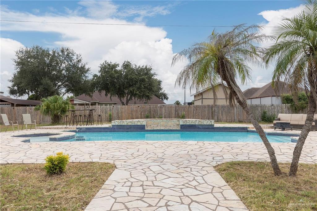 1902 Sundance Street Palmhurst, TX 78573 - Photo 31 of 43 a view of a backyard