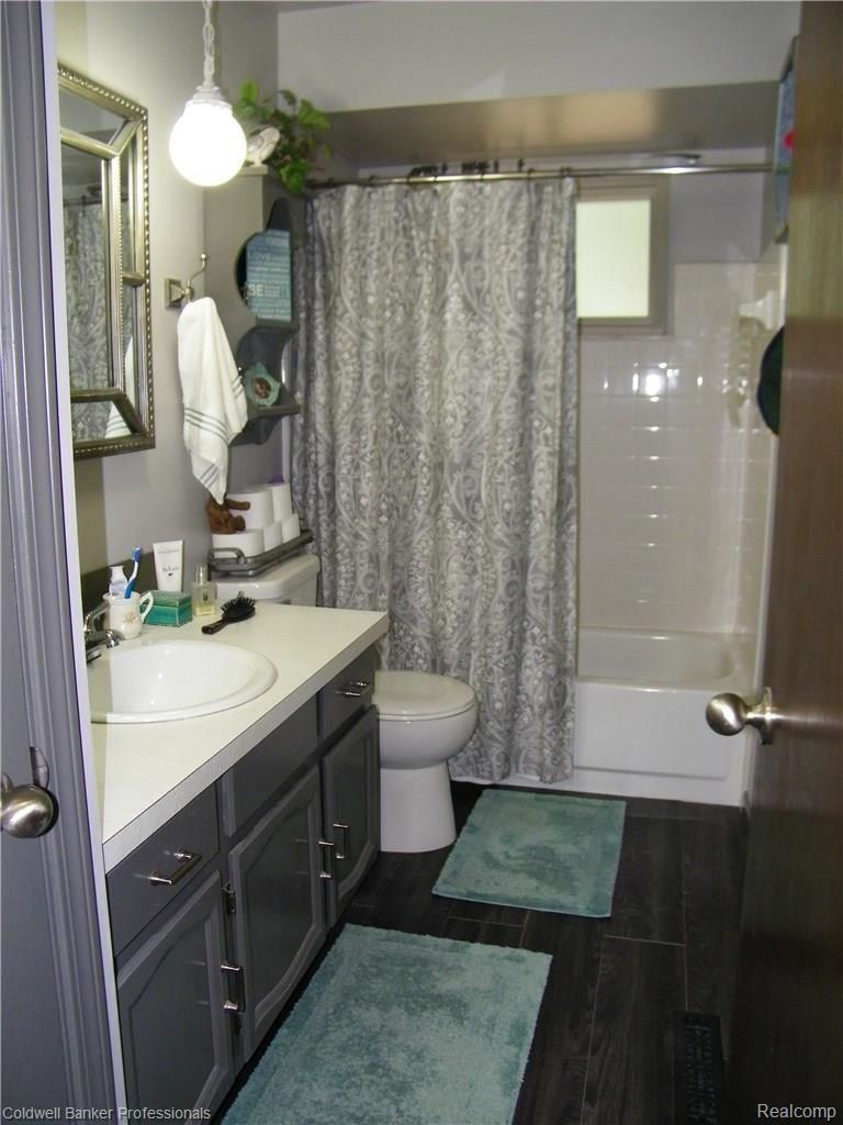 6040 Old State Road North Branch, MI 48461 - Photo 12 of 31 100_4536.jpg