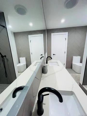 a close view of sink