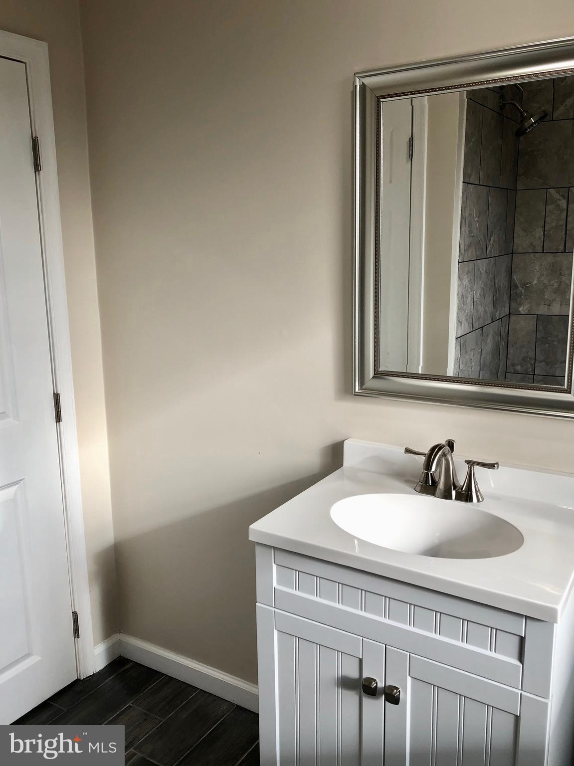 317 West Arundel Road Baltimore, MD 21225 - Photo 10 of 25 Full/ Bathroom upstairs