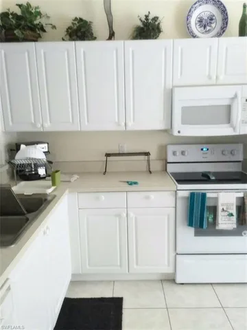 $1,600 | 9175 Celeste Drive, Unit 2, Naples, FL 34113