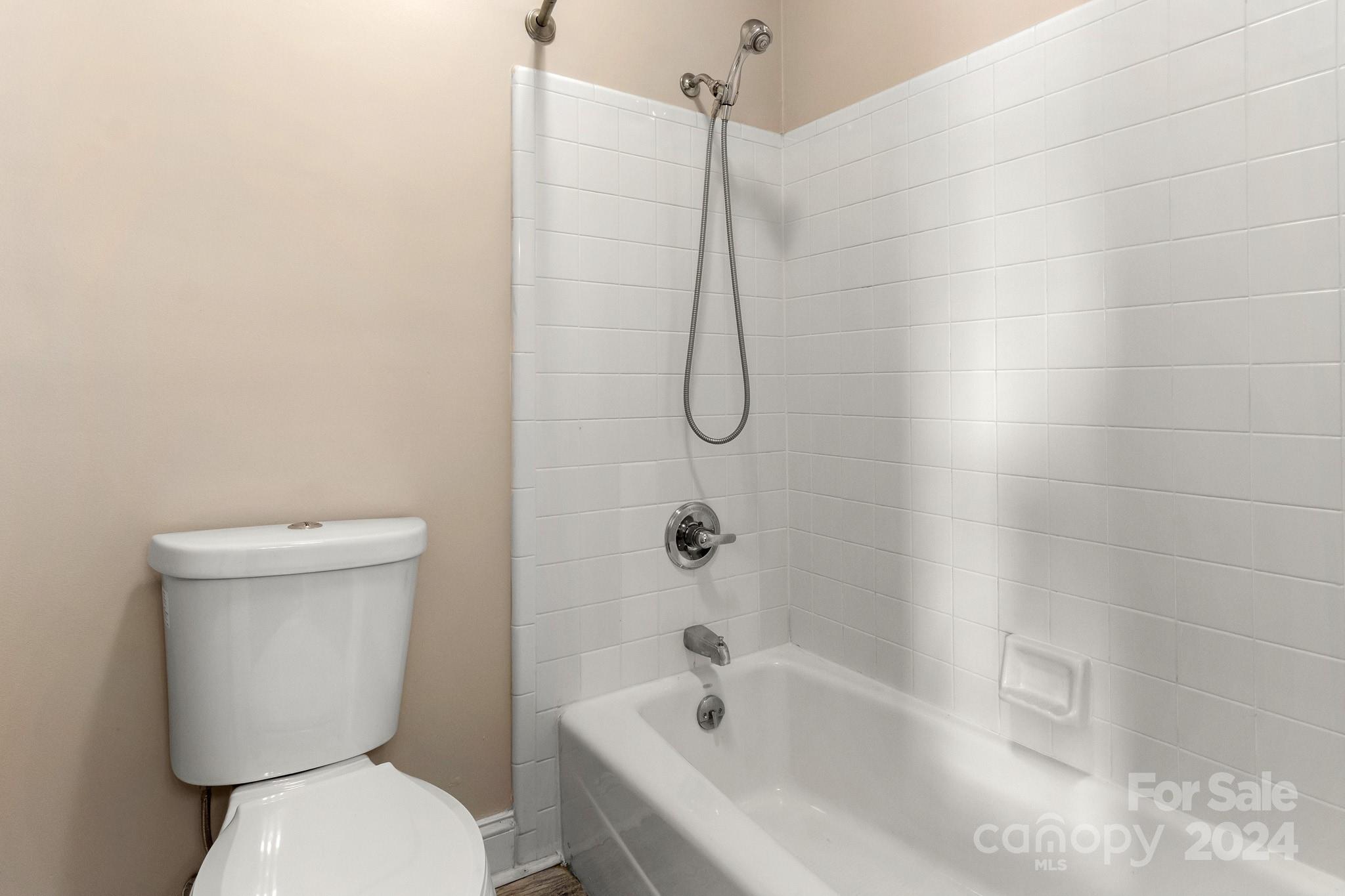 301 Queens Road, Unit 306 Charlotte, NC 28204 - Photo 20 of 27 Gallery Image 20