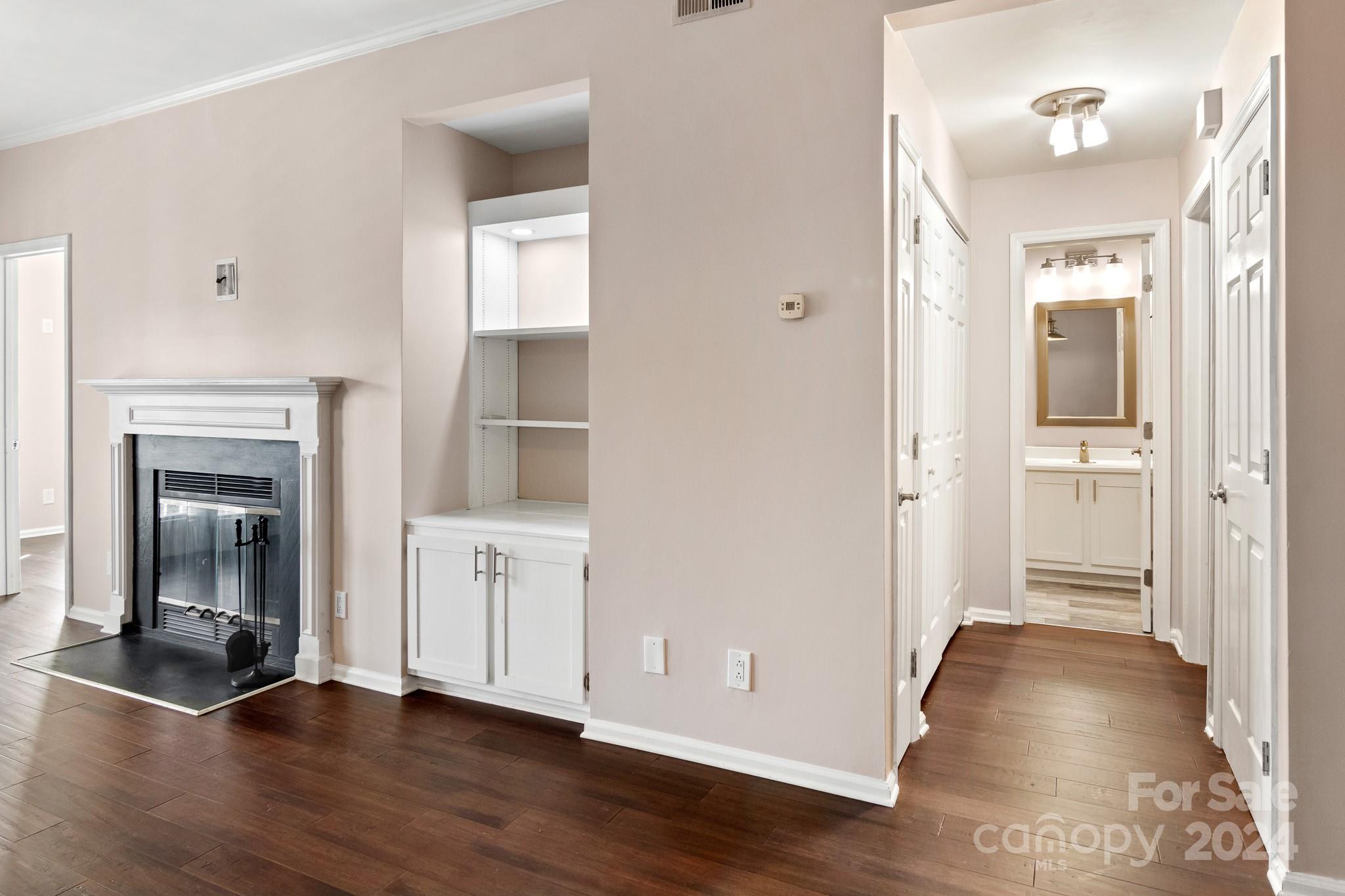 301 Queens Road, Unit 306 Charlotte, NC 28204 - Photo 21 of 27 Gallery Image 21
