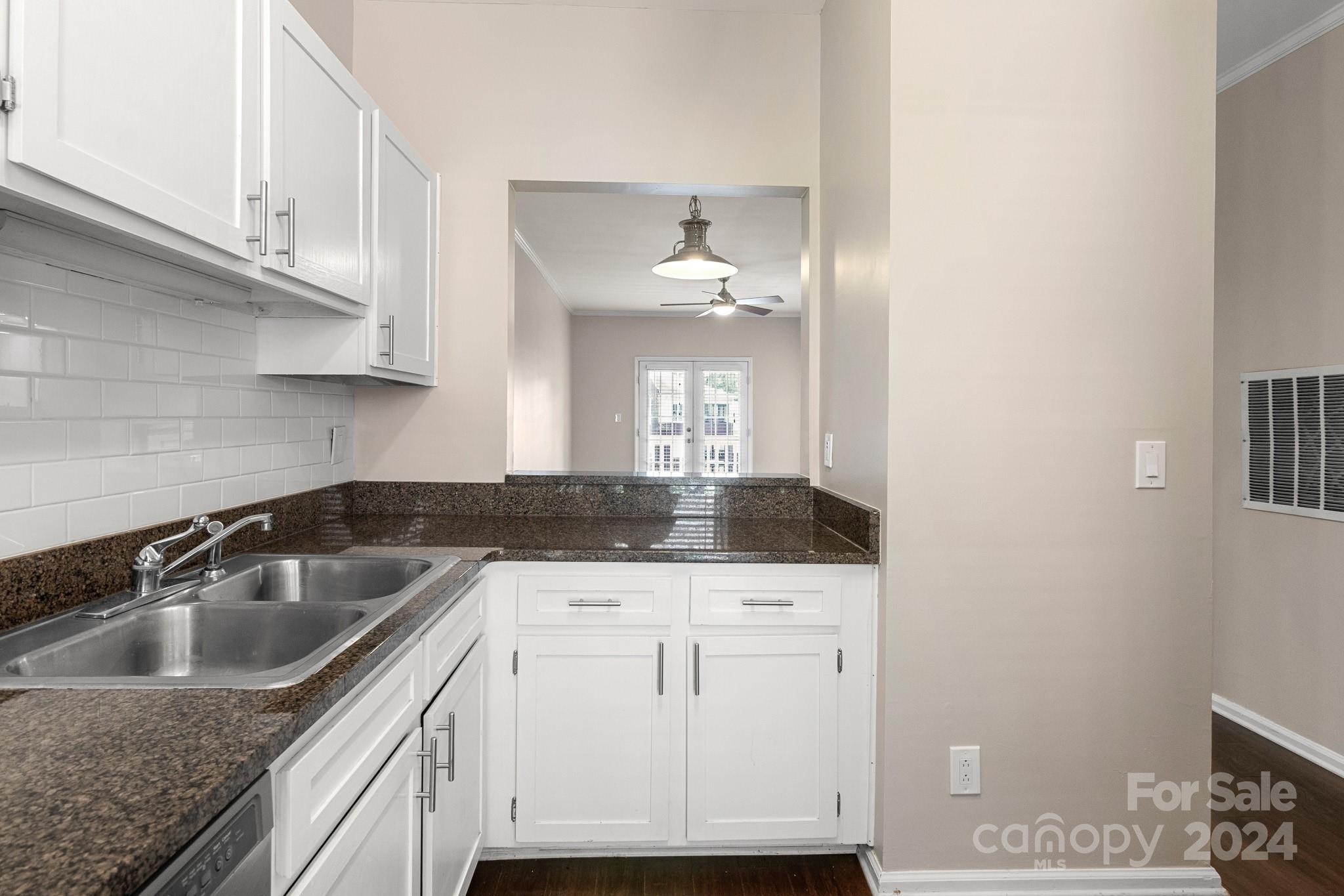 301 Queens Road, Unit 306 Charlotte, NC 28204 - Photo 6 of 27 Gallery Image 6