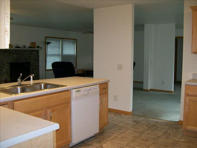 13400 Dixon Road Dundee, MI 48131 - Photo 6 of 20 20367334-5.JPG