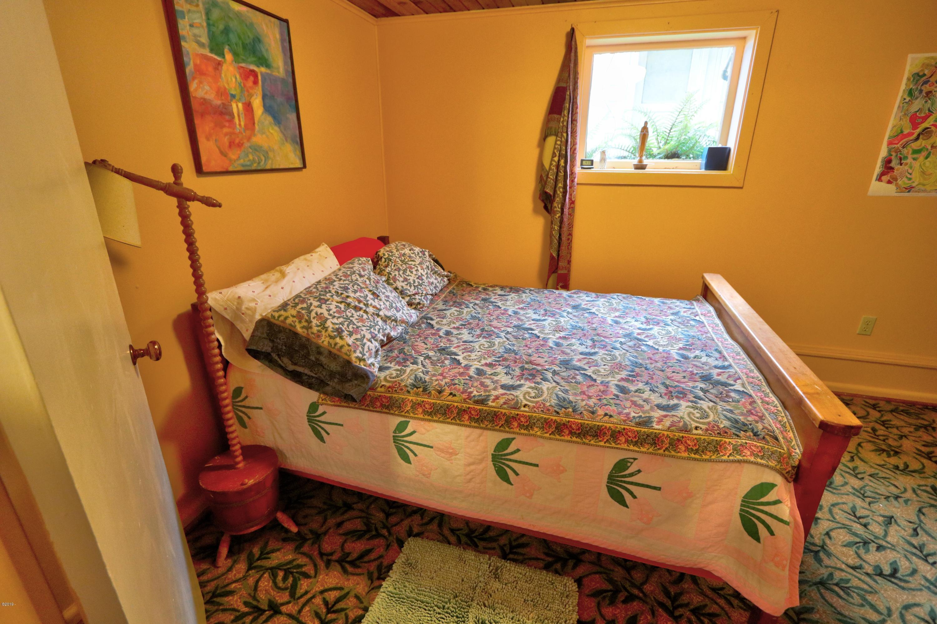 19 Southwest Hurbert Street Newport, OR 97365 - Photo 40 of 51 Lower Bedroom