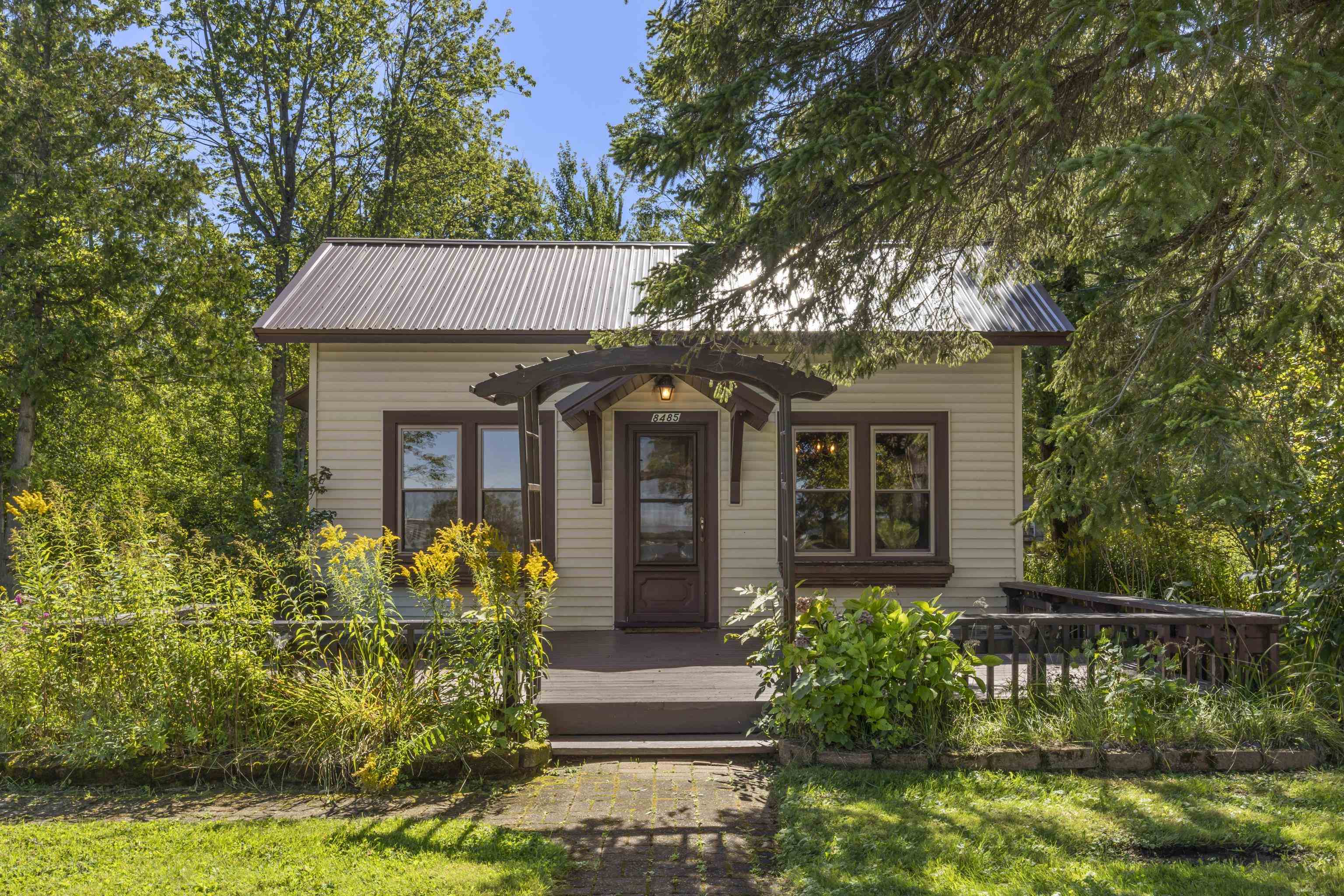 8485 Bay Point Road Beulah, MI 49617 - Photo 11 of 34 1950535-17e26ea5-72c2-4ed0-afc7-ce094de7e040.JPG