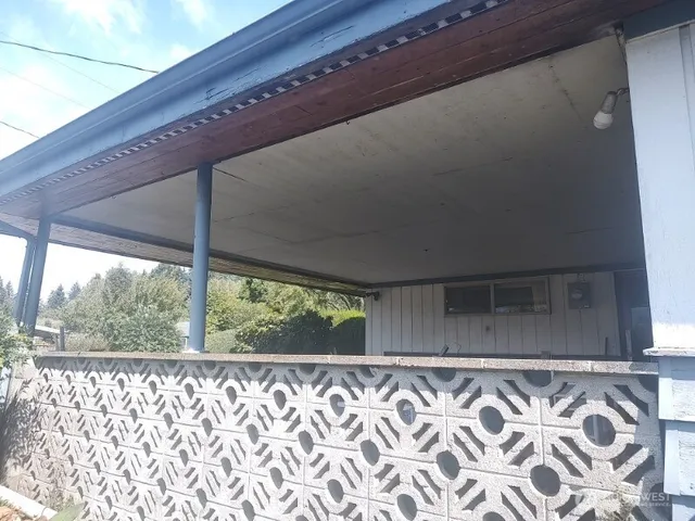 a close up of a curtain