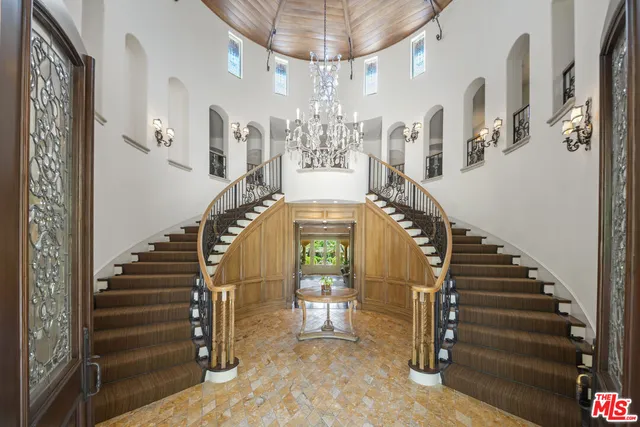 a view of entryway with a front door