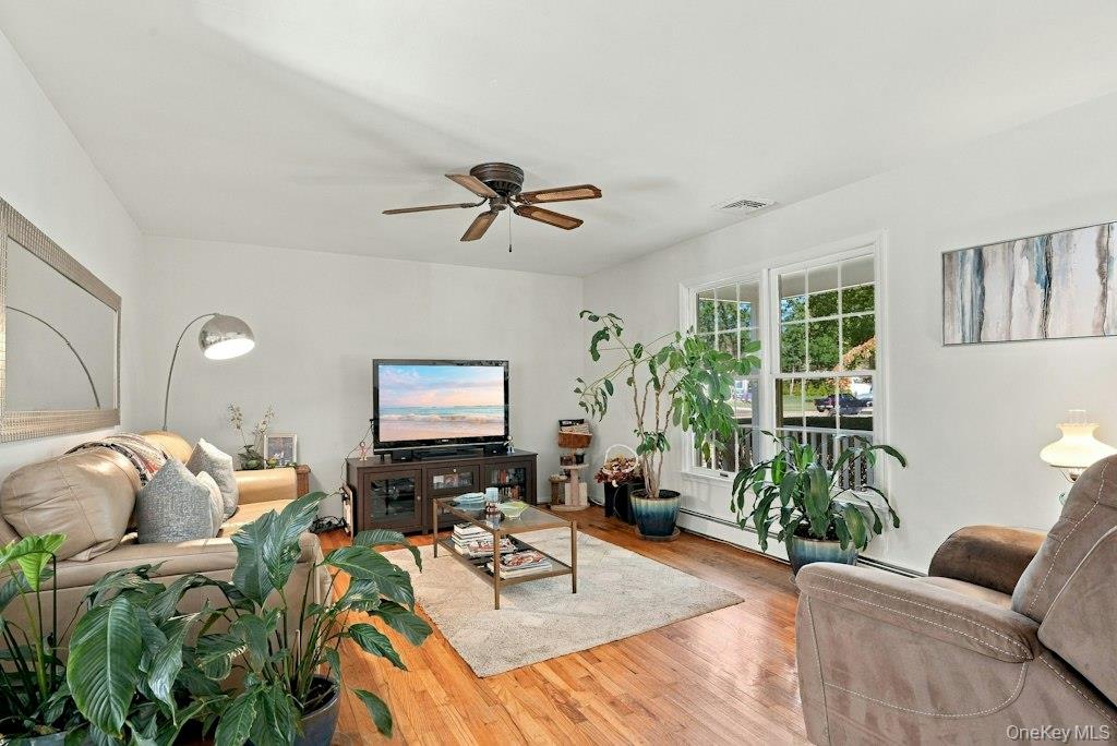985 Silver Colt Road Cutchogue, NY 11935 - Photo 7 of 31 Gallery Image 7
