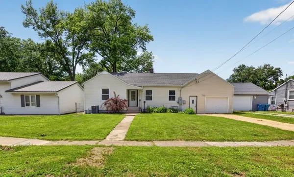 $317,500 | 315 9th Avenue, De Witt, IA 52742