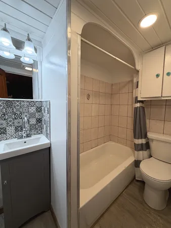 $2,100 | 120 Peale Street, Joliet, IL 60433