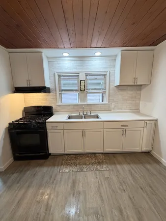 $2,100 | 120 Peale Street, Joliet, IL 60433