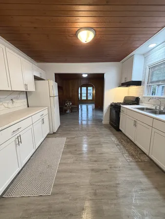 $2,100 | 120 Peale Street, Joliet, IL 60433