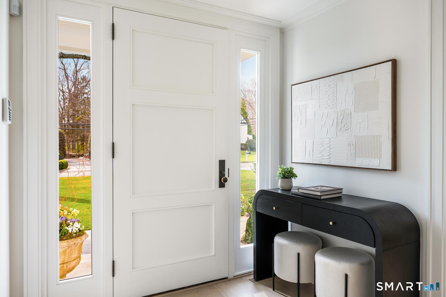 32 Birch Road Darien, CT 06820 - Photo 4 of 40 a bathroom with a mirror