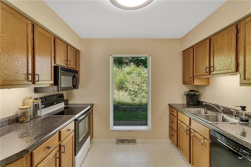 102 Fall Run Road Pittsburgh, PA 15221 - Photo 9 of 25