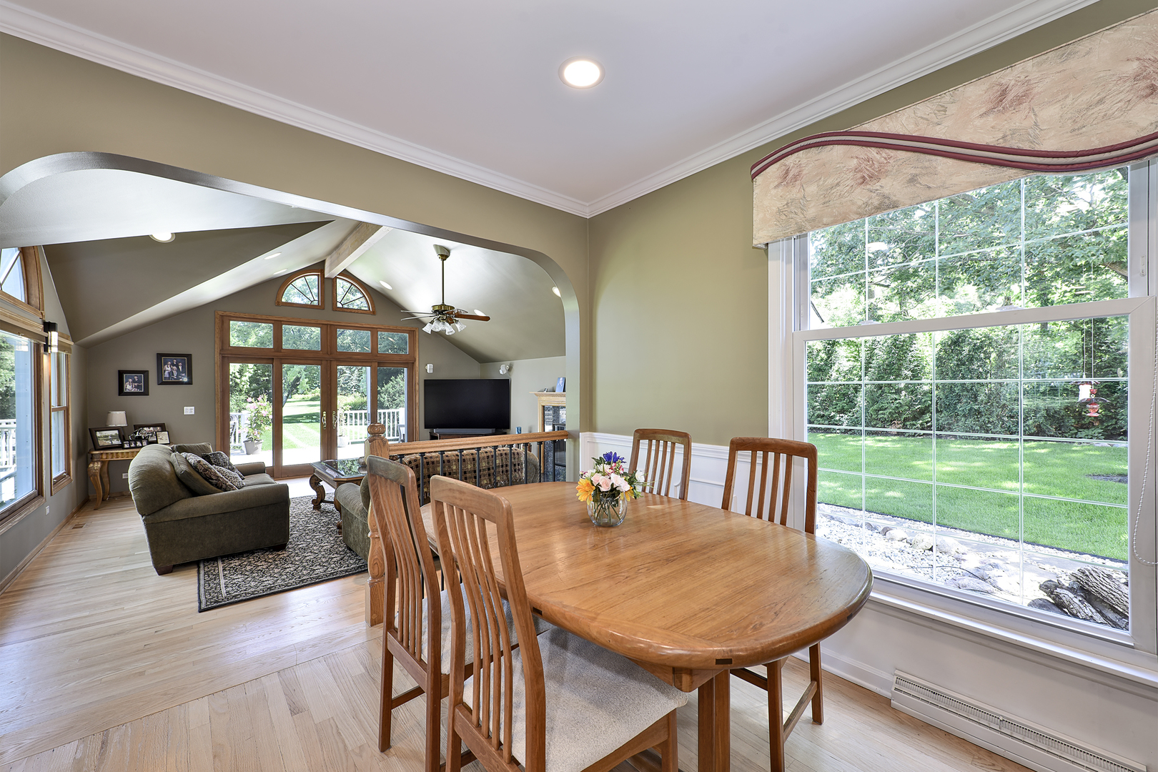 381 Grayfriars Lane Inverness, IL 60067 - Photo 7 of 37