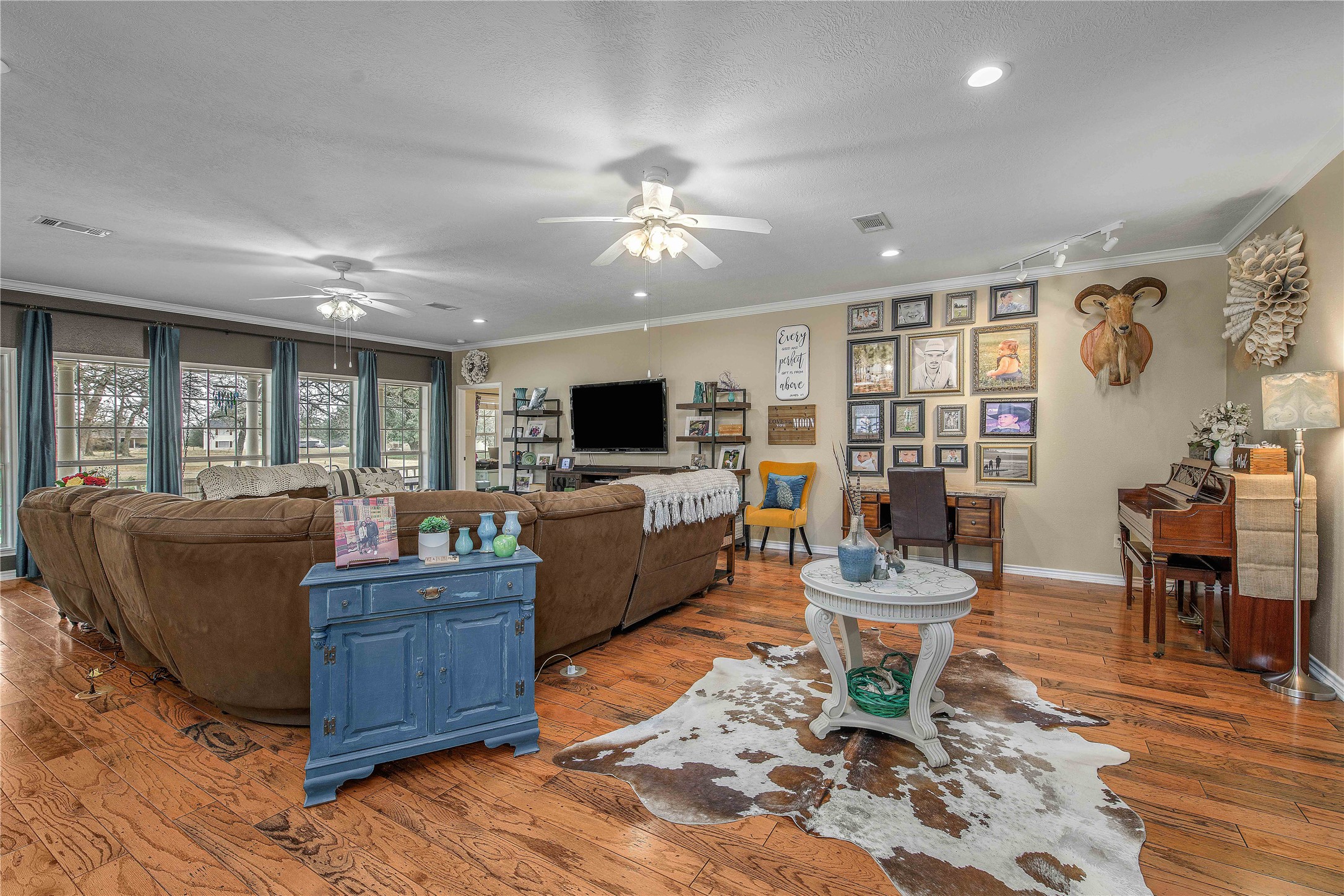 7 Hickory Ridge Lane Normangee, TX 77871 - Photo 10 of 45 a living room with furniture and a flat screen tv