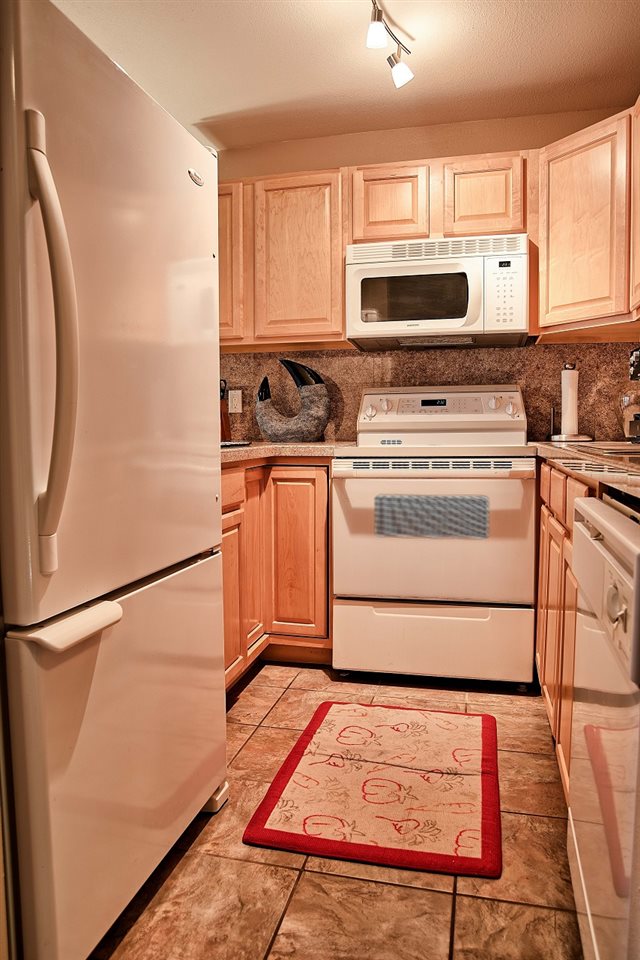 3740 Lower Honoapiilani Road, Unit D107 Lahaina, HI 96761 - Photo 8 of 13 Gallery Image 8