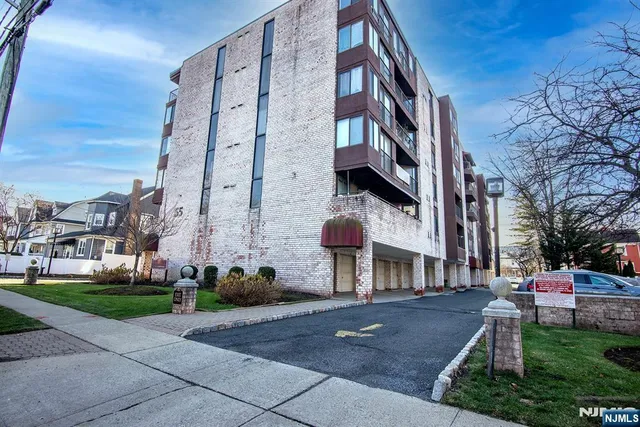 $2,800 | 55 Clinton Place, Unit 203, Hackensack, NJ 07601
