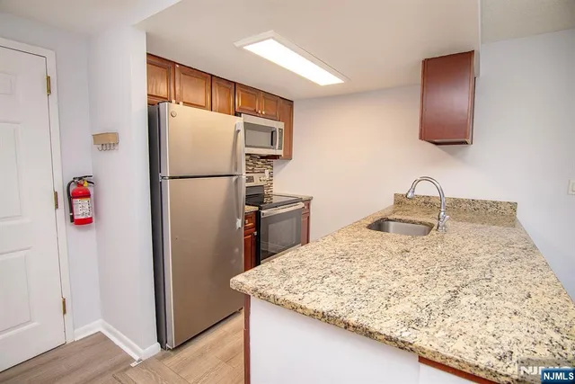 $2,800 | 55 Clinton Place, Unit 203, Hackensack, NJ 07601